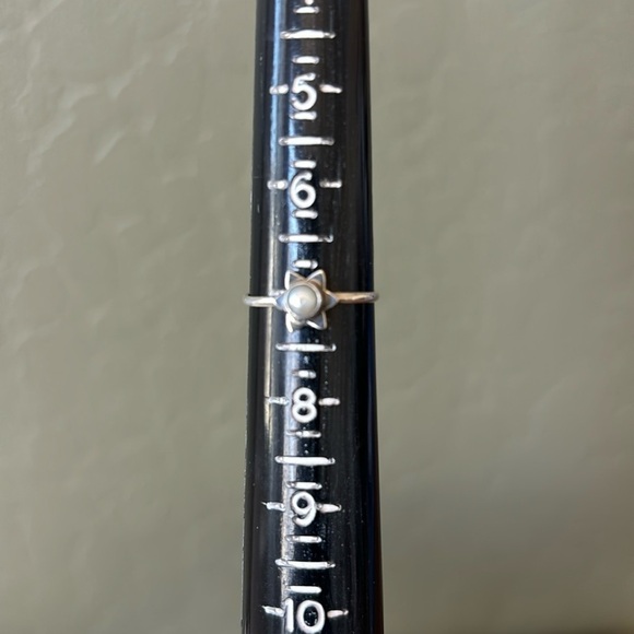 Pearl Ring With Sterling Flower Petal Setting‎ Size 6.5 - Picture 6 of 7